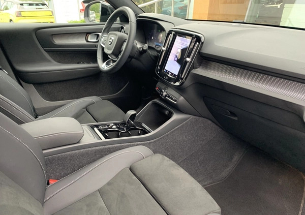 Volvo XC 40 cena 199900 przebieg: 15000, rok produkcji 2023 z Kraków małe 352